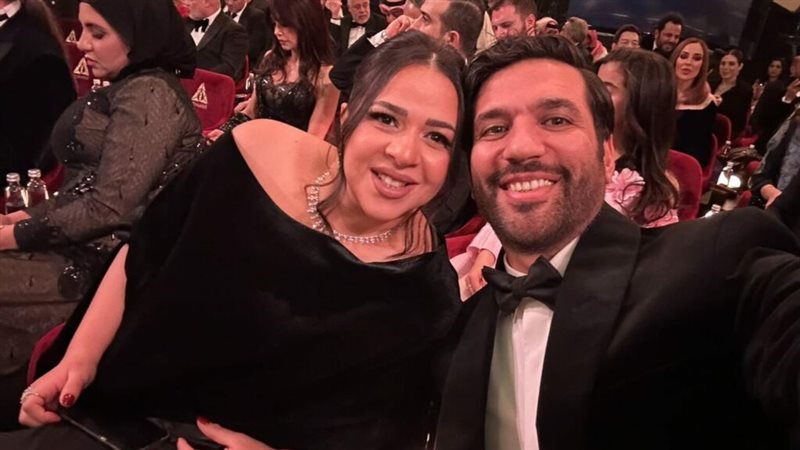 حسن الرداد مع زوجته