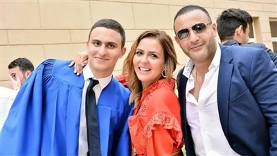 ياسين السقا يحذف صوره مع والدته بعد أنباء زواجها 