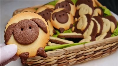 حلويات عيد الأضحى ..  طريقة عمل بسكويت على شكل خروف