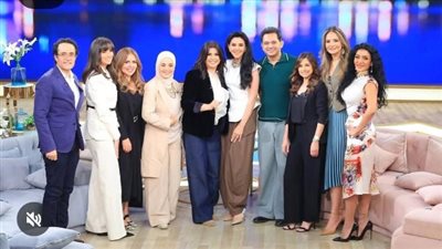 بعد أزمتها الاخيرة.. أول ظهور لـ«مها الصغير» مع الفنان أحمد السقا 