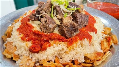 طريقة عمل فتة اللحمة بالخل والثوم على مائدة عيد الأضحي 