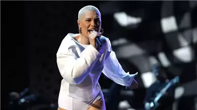 البريطانية جيسي جي تعلن إصابتها بسرطان الثدي.. هل تعتزل الغناء؟ 