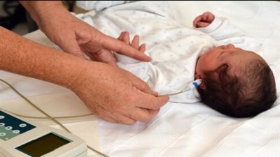 فحص 7 ملايين و909 آلاف طفل للكشف المبكر وعلاج ضعف السمع لدى حديثي الولادة
