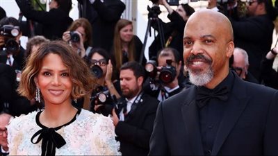 خطبة هالي بيري على المحك.. وزيجاتها السابقة تعود إلى الواجهة مرة أخرى 