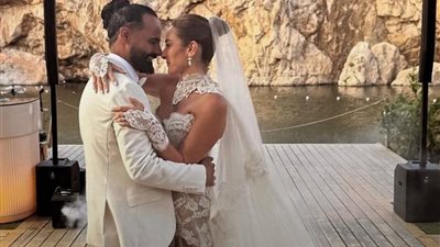 وسط أجواء عائلية.. أمينة خليل تواصل احتفالات زفافها فى اليونان 