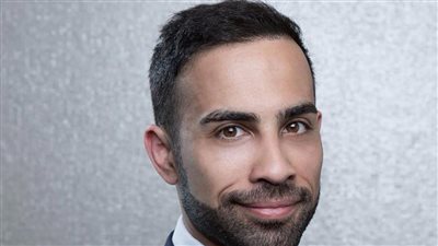 المنتج البحريني علي الدليمي أول خليجي يفوز بجائزة التوني العالمية للإنتاج المسرحي