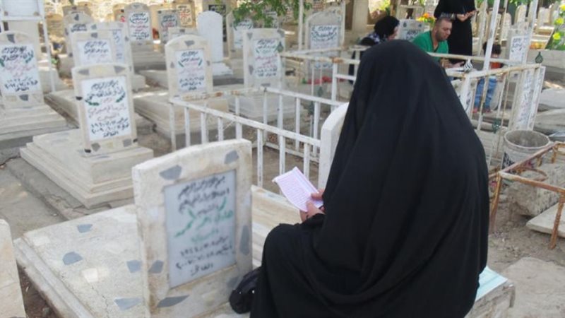 حكم زيارة المقابر