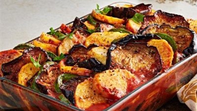 بخطوات بسيطة.. طريقة عمل المسقعة باللحمة المفرومة في المنزل