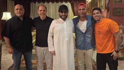 تركي آل الشيخ يكشف تفاصيل زيارته إلى عادل إمام: يتمتع بصحة جيدة 