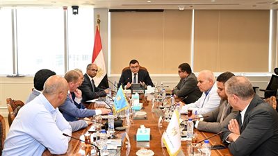 وزير الإسكان يستقبل مسئولي شركة Guardian Glass العالمية المتخصصة في صناعة الزجاج