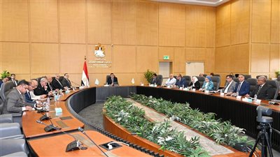 وزير الإسكان ويوجه رؤساء المدن الجديدة بالعمل على إجراءات ترشيد استهلاك الطاقة والمياه