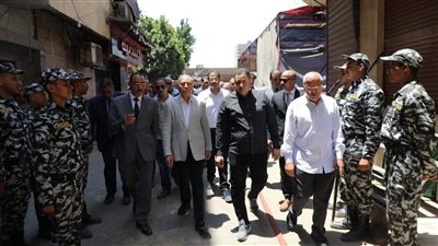 محافظ القاهرة يتفقد موقع حادث عقارات حدائق القبة المنهارة