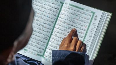 هل قراءة القرآن بصورة جماعية بدعة؟.. «دار الإفتاء تُجيب»
