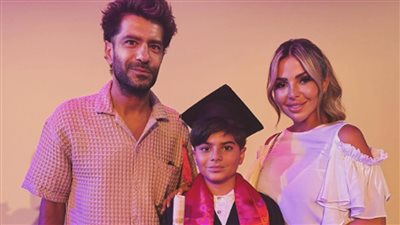 رزان مغربي تحتفل بتخرج ابنها الوحيد رام من المرحلة الابتدائية