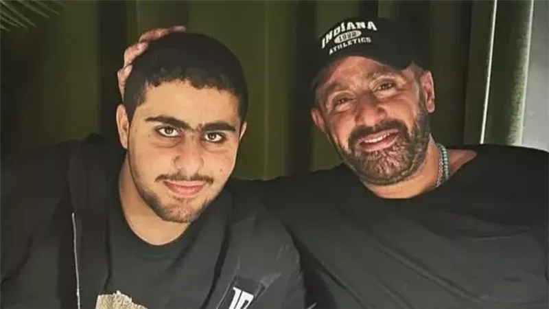 حمزة السقا مع والده