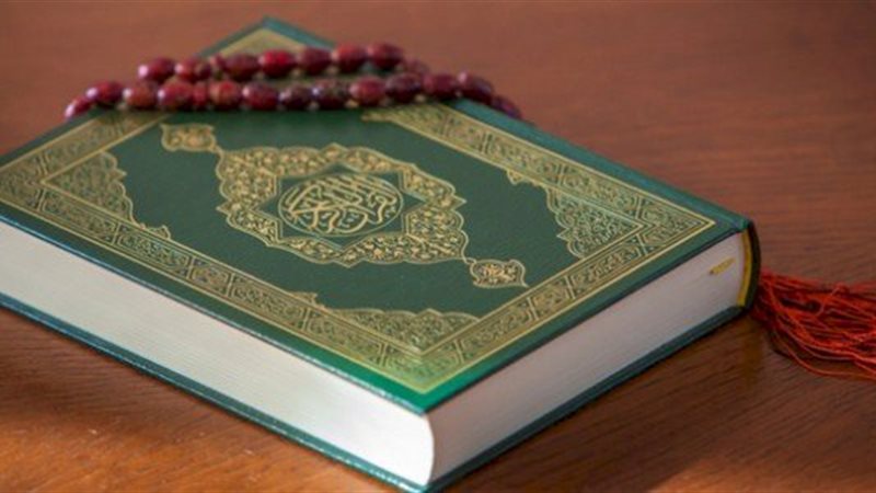 حكم قراءة القرآن