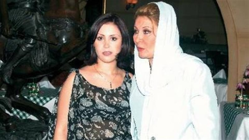 زيزي مصطفى مع ابنتها