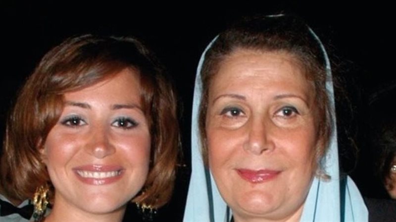 منة شلبي ووالدتها