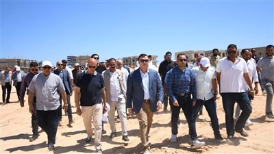 وزير الإسكان يتفقد مشروع بحيرات نيو مارينا والطرق والمداخل  بـ 