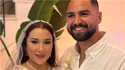 بفستان بسيط.. أسما شريف منير تتألق في حفل زفافها 