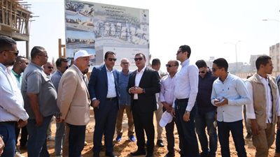 وزير الإسكان يتفقد الطرق والمحاور ومشروع ديارنا السكني بالعاشر من رمضان