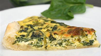 طريقة عمل فطيرة الدجاج بالسبانخ بمكونات بسيطة في مطبخك