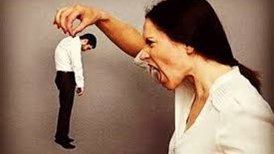 أختي تهين زوجها ضعيف الشخصية أمام الناس.. ماذا أفعل؟