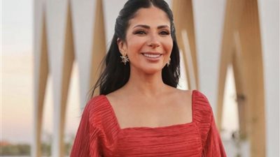  دموعي نزلت وفخورة بيكي.. منى زكي توجه رسالة لـ جانا عمرو دياب 