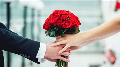 ما حدود التعارف بين الرجل والمرأة قبل الخِطبة؟« الإفتاء تُجيب »