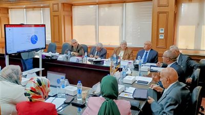 نائب وزير الإسكان يعقد اجتماعًا مع 