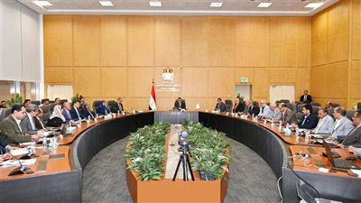 وزير الإسكان يعقد اجتماعه الدوري لمتابعة المشروعات السكنية بعددٍ من المدن والمحافظات