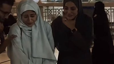 شجون الهاجري تؤدي مناسك العمرة برفقة فاطمة الصفي بعد سلسلة أزماتها المتكررة 
