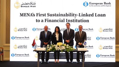 بنك مصر والبنك الأوروبي يوقعان على أول قرض مرتبط بالاستدامة بالشرق الأوسط 