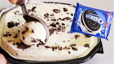 طريقة عمل آيس كريم الأوريو بمكونات بسيطة في مطبخك 