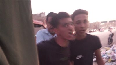 سيدة تتعرض للضرب بالحذاء داخل ميكروباص أمام رضيعتها في فيصل 