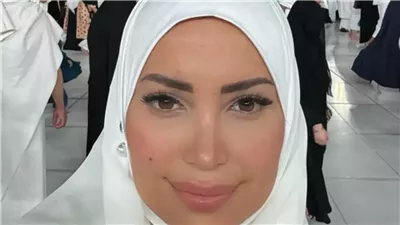 نسرين طافش تفاجئ الجمهور بالحجاب بأول ظهور لزوجها الجديد في العمرة