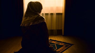 تفسير حلم صلاة الفجر في المنام وعلاقته بالسفر للخارج