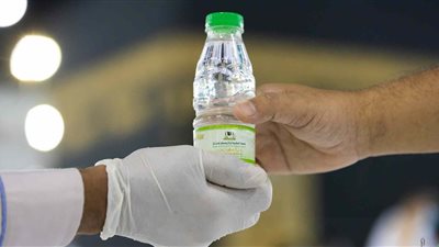 تفسير حلم شرب ماء زمزم في المنام وعلاقته بالتخلص من الأمراض 