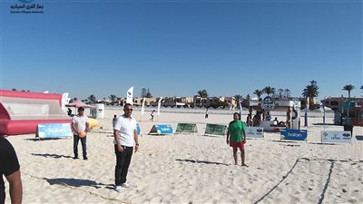 انطلاق فعاليات بطولة كرة الطائرة الشاطئية بمارينا 