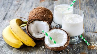 منعش ولذيذ.. طريقة عمل سموثي جوز الهند والموز في المنزل