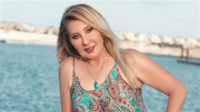 نادية الجندي تثير الدهشة بإطلالة جمبسوت شبابية.. والجمهور يعلق: لا تشيخ 