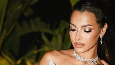 كارمن سليمان تخطف الأنظار في حفل القاهرة.. وتألق أبيض يُمهّد لألبومها الجديد