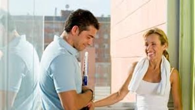 كيف أتخلص من الخجل أمام النساء؟