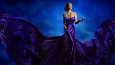 تفسير حلم ارتداء الفستان الأزرق في المنام للعزباء والمتزوجة