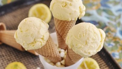 طريقة عمل آيس كريم الليمون والنعناع المنعش بمكونات بسيطة