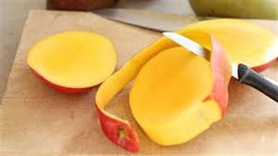 شامبو طبيعي.. فوائد مذهلة لقشر المانجو للشعر