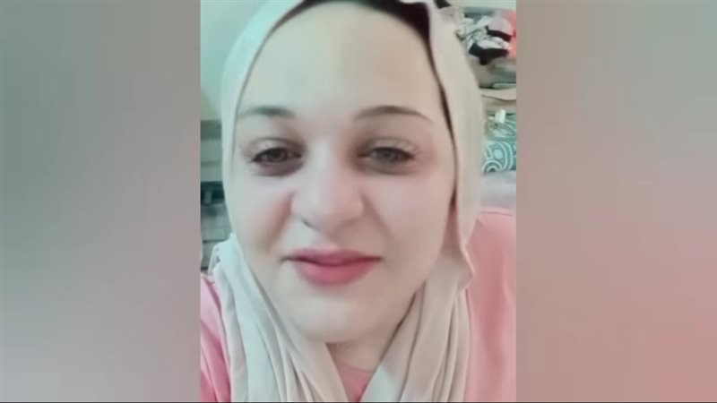 فتاة تدعي نسبها إلى