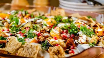 لذيذة ومغذية .. طريقة عمل فتة الباذنجان بالطحينة في مطبخك