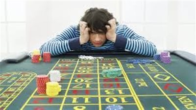 زوجي مدمن قمار.. هل أطلب الطلاق؟