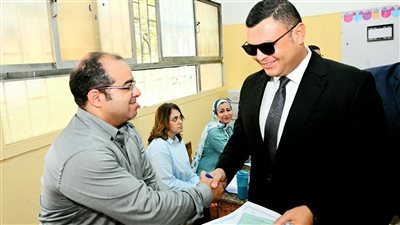 وزير الإسكان يدلي بصوته بانتخابات مجلس الشيوخ